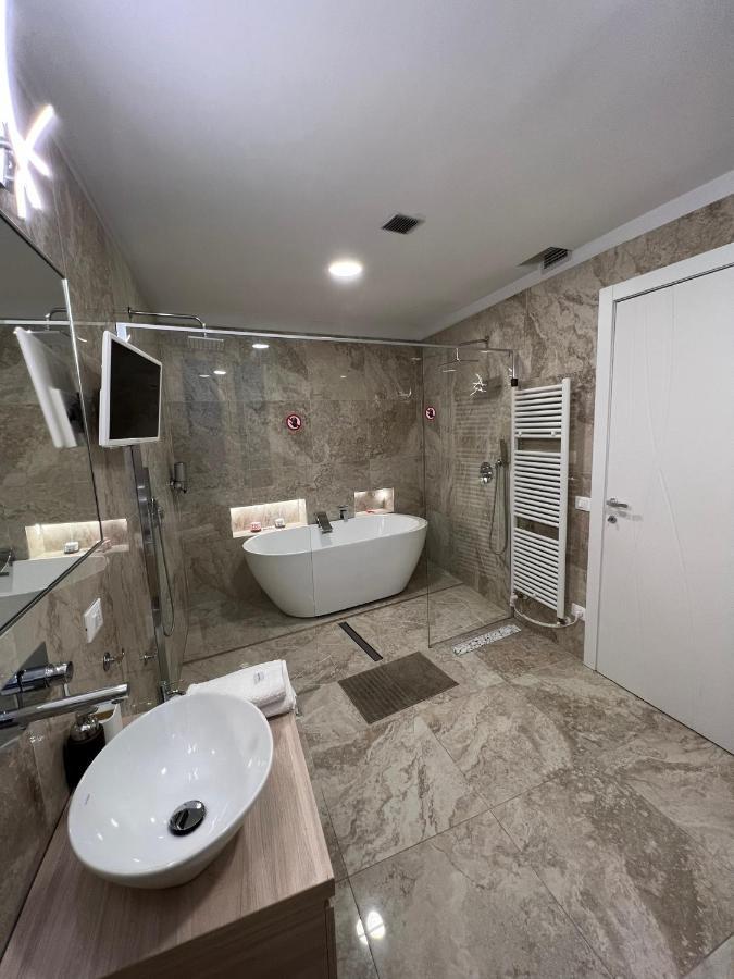 Luxury 1 Al Duomo Di Parma Apartamento Exterior foto